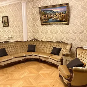 isani-appartament.alltbilisihotels.com/